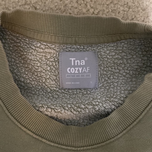 green crew neck - Picture 3 of 3